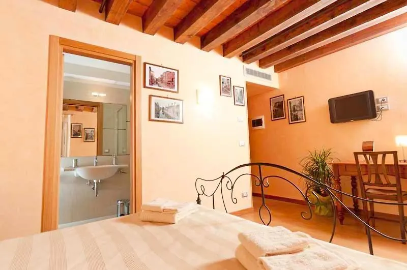 San Cassiano Jacuzzi Bed & Breakfast Venice